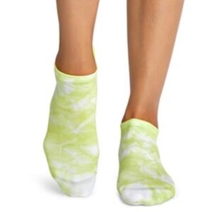 Tavi Noir Savvy green tie dye Grip Socks NWT